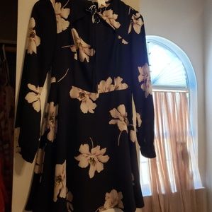 Back mini dress with long sleeves